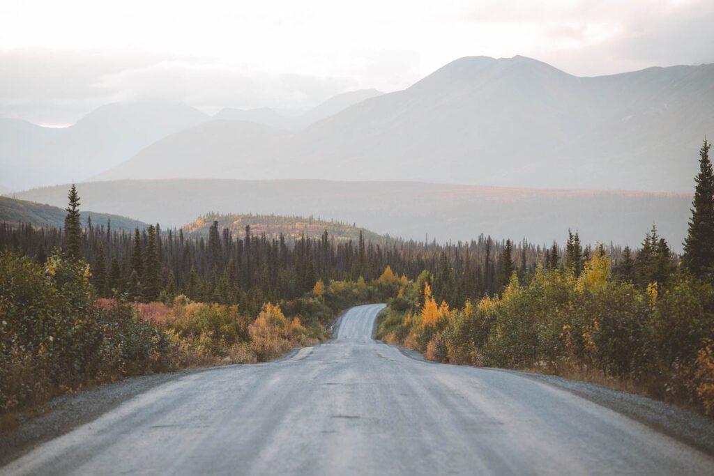 Denali Highway mit Wohnmobil