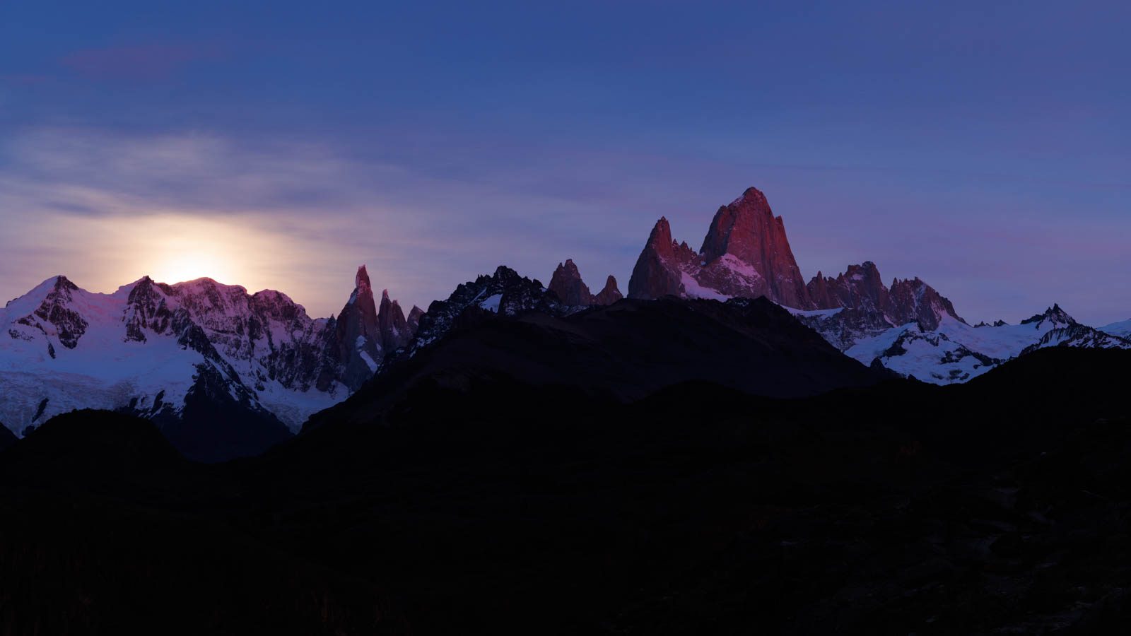 Fitz Roy Massiv im Mondschein