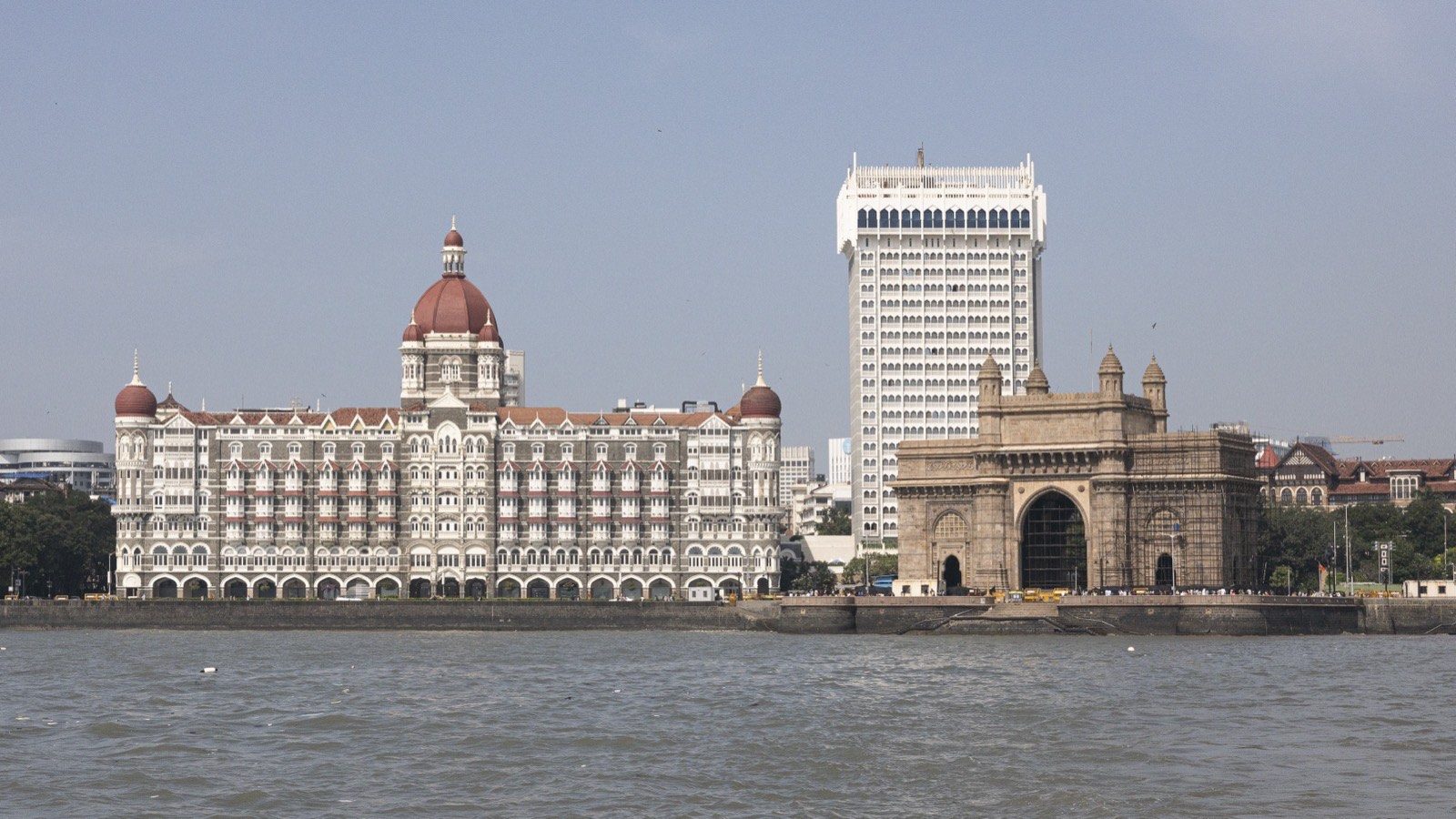 Gateway of India und das Hotel Taj Mahal in Mumbai