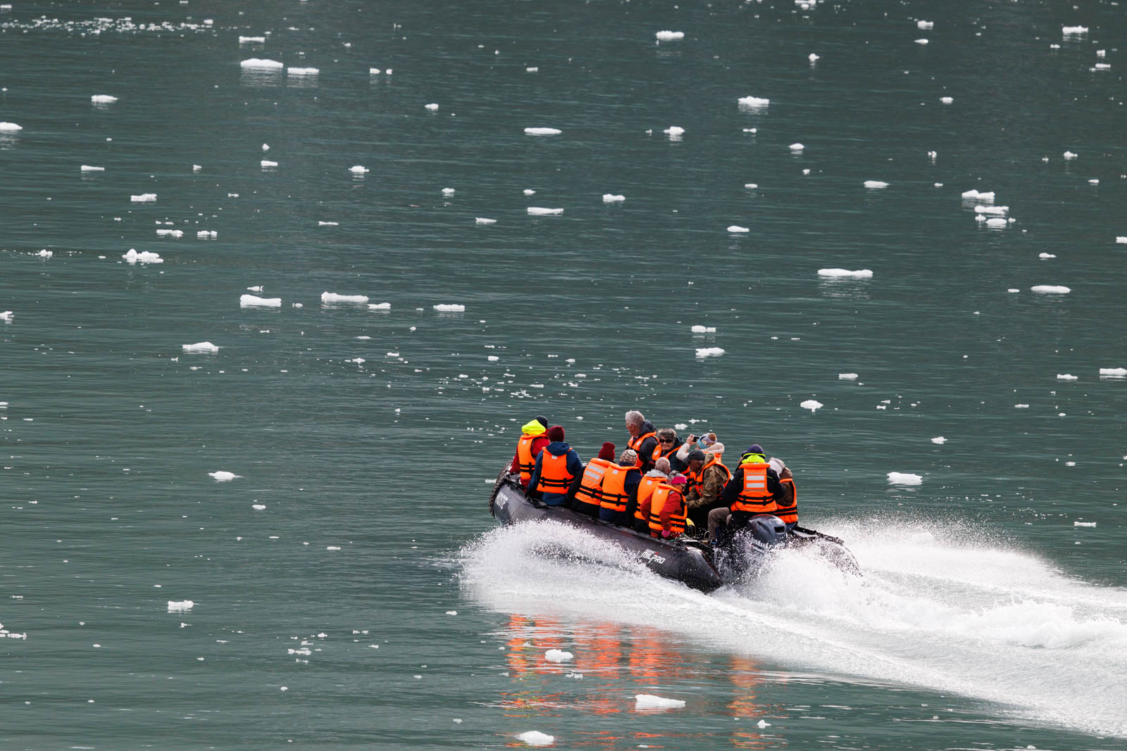 Zodiakfahrt durchs Eis